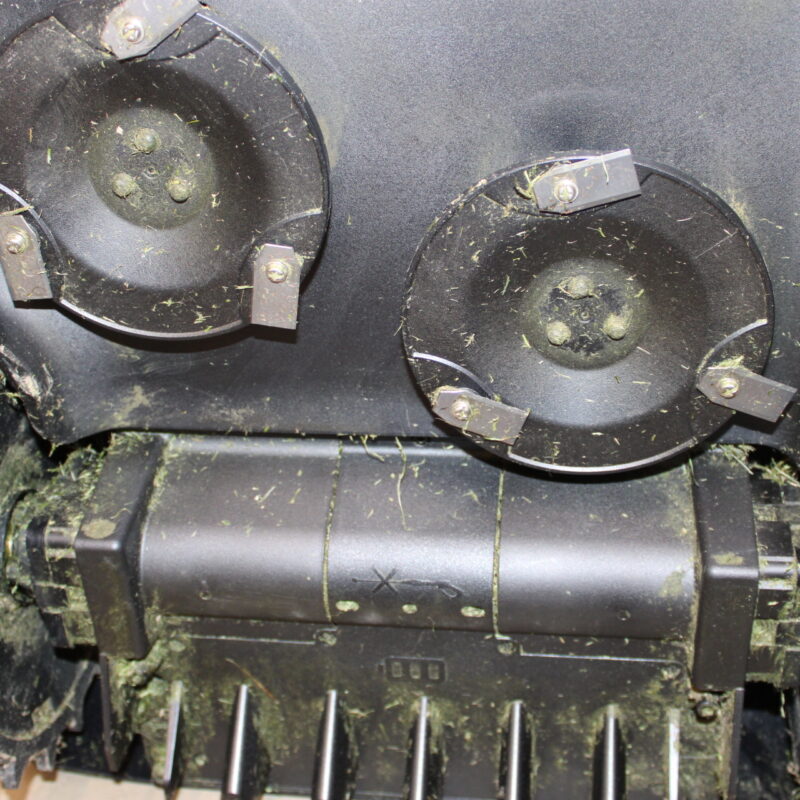 SALE OUT. | Ecovacs Lawn Mower | GOAT A1600 LiDAR PRO | 3000 Ah | White | ITEM USED, DIRTY, SCRATCHED. CRACKED PART BODY - Image 4