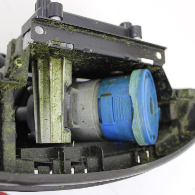 SALE OUT. | Ecovacs Lawn Mower | GOAT A1600 LiDAR PRO | 3000 Ah | White | ITEM USED, DIRTY, SCRATCHED. CRACKED PART BODY - Image 6