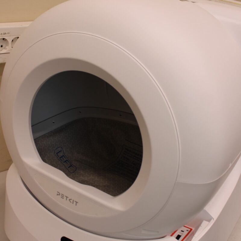 SALE OUT. PETKIT Automatic Cat Litter Box | Purobot Ultra | White | USED, SRATCHED, MISSIG INNER PACKAGING | 24 month(s) - Image 3
