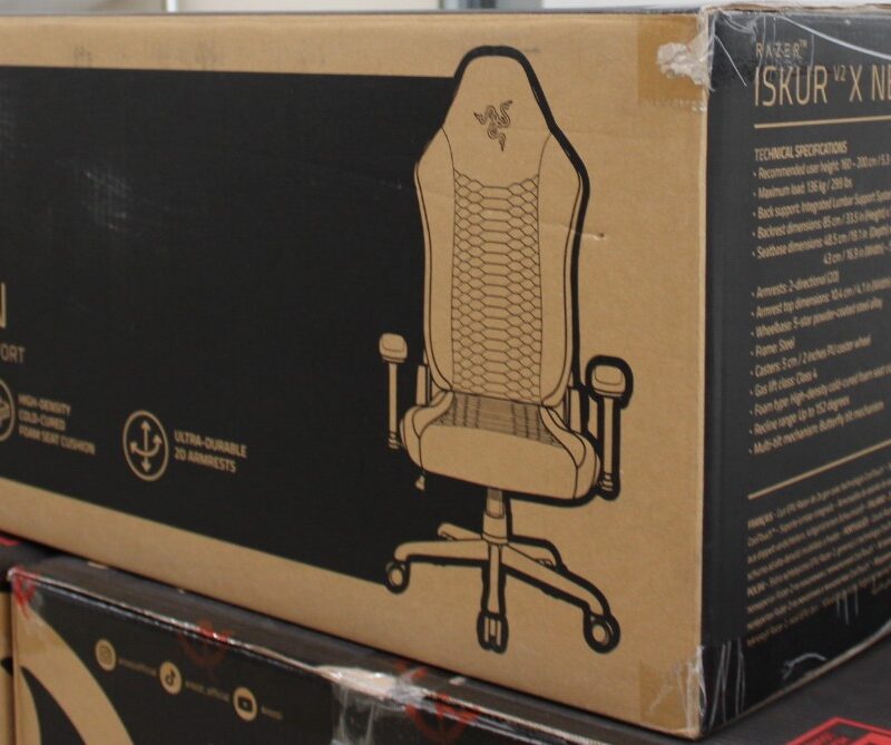 SALE OUT. | Razer Iskur V2 X NewGen | Gaming Chair | Black/Green | DAMAGED ITEM AND PACKAGING. ITEM SCRATCHED, DIRTY. MISSING: GLOVES | 36 month(s) - Image 2
