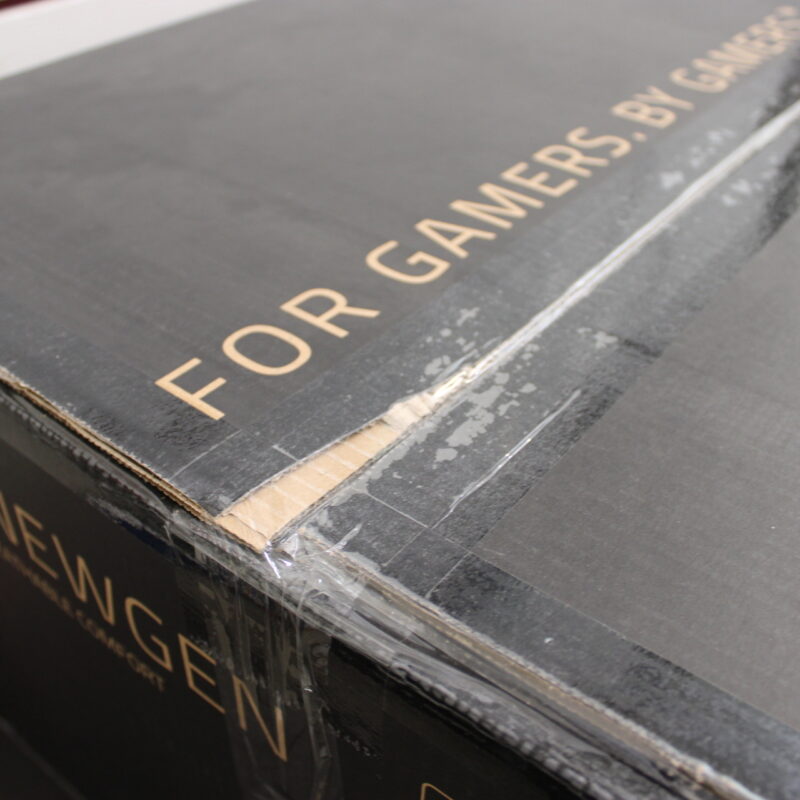 SALE OUT. | Razer Iskur V2 X NewGen | Gaming Chair | Black/Green | DAMAGED ITEM AND PACKAGING. ITEM SCRATCHED, DIRTY. MISSING: GLOVES | 36 month(s) - Image 3