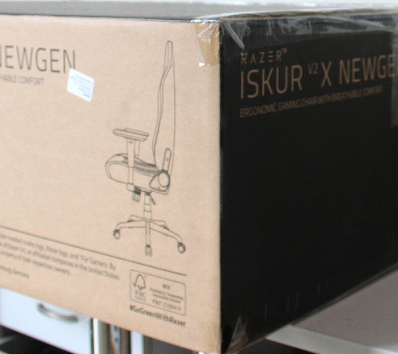 SALE OUT. | Razer Iskur V2 X NewGen | Gaming Chair | Black/Green | DAMAGED PACKAGING, ITEM SCRATCHED, DIRTY PARTS | 36 month(s) - Image 2