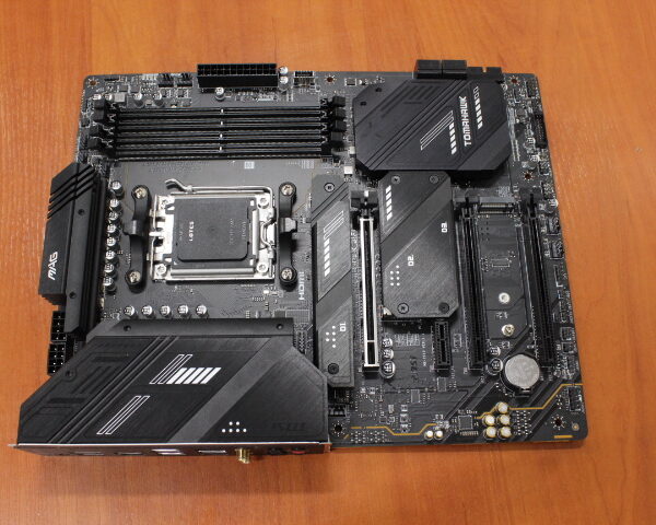 SALE OUT. | MSI MAG X670E TOMAHAWK WIFI | Processor family AMD | Processor socket AM5 | DDR5 | Number of SATA connectors 4 | USED, REFURBISHED, WITHOUT ACCESSORIES AND ORIGINAL PACKAGING, ONLY BACK PANEL INCLUDED