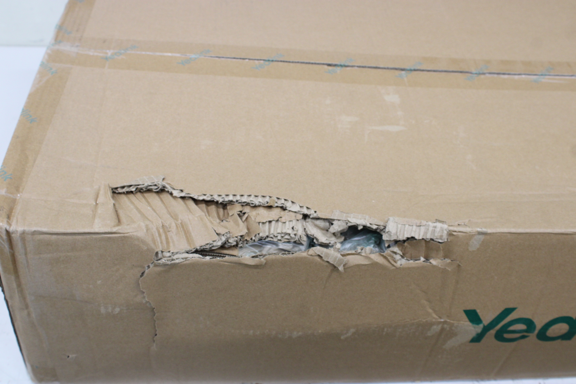 SALE OUT. | Yealink MeetingBar A50 Microsoft Teams Rooms on Android | Black | DAMAGED PACKAGING | 24 month(s) - Image 3