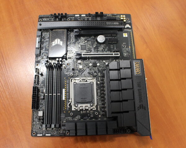 SALE OUT. | Asus TUF GAMING B650-PLUS WIFI | Processor family AMD | Processor socket  AM5 | DDR5 DIMM | Memory slots 4 | Supported hard disk drive interfaces 	SATA, M.2 | Number of SATA connectors 4 | Chipset  AMD B650 | ATX | WITHOUT ORIGINAL PACKAGING AND ACCESSORIES, ONLY BACK PANEL INCLUDED
