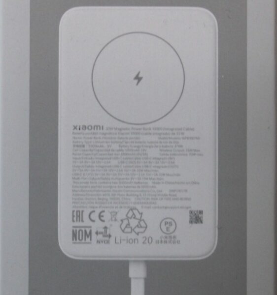SALE OUT. 33W Magnetic Power Bank 10000mAh (Integrated Cable) | 10000 mAh | White | DEMO