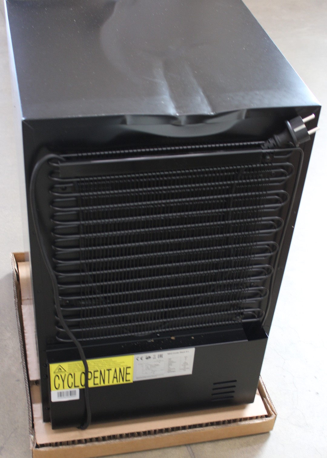 SALE OUT. | Caso Barbecue Cooler | S-L | Energy efficiency class F | Free standing | Black | DAMAGED PACKAGING, DENTED TOP AND BACKSIDE - Image 9