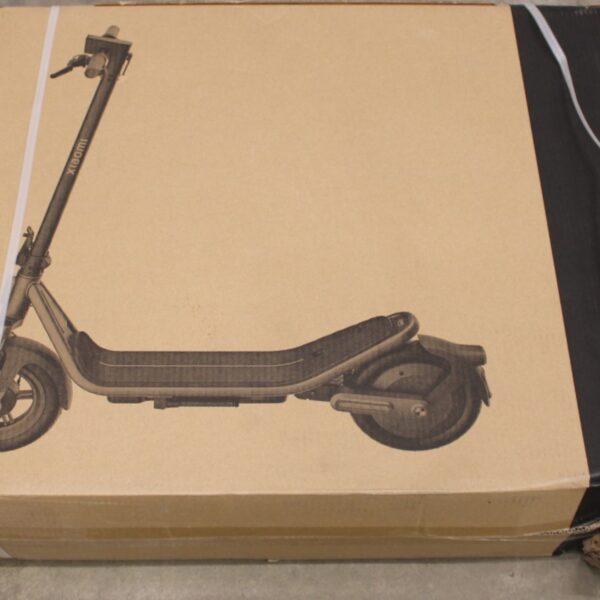SALE OUT. Xiaomi Electric Scooter 6 GL | Xiaomi 24 month(s) | DAMAGED PACKAGING AND PAINT (FRONT - LEFT AND RIGHT SIDE)