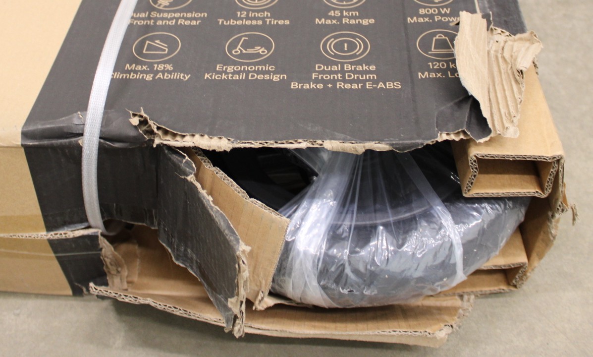 SALE OUT. Xiaomi Electric Scooter 6 GL | Xiaomi 24 month(s) | DAMAGED PACKAGING AND PAINT (FRONT - LEFT AND RIGHT SIDE) - Image 2