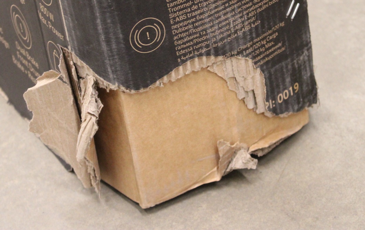 SALE OUT. Xiaomi Electric Scooter 6 GL | Xiaomi 24 month(s) | DAMAGED PACKAGING AND PAINT (FRONT - LEFT AND RIGHT SIDE) - Image 3