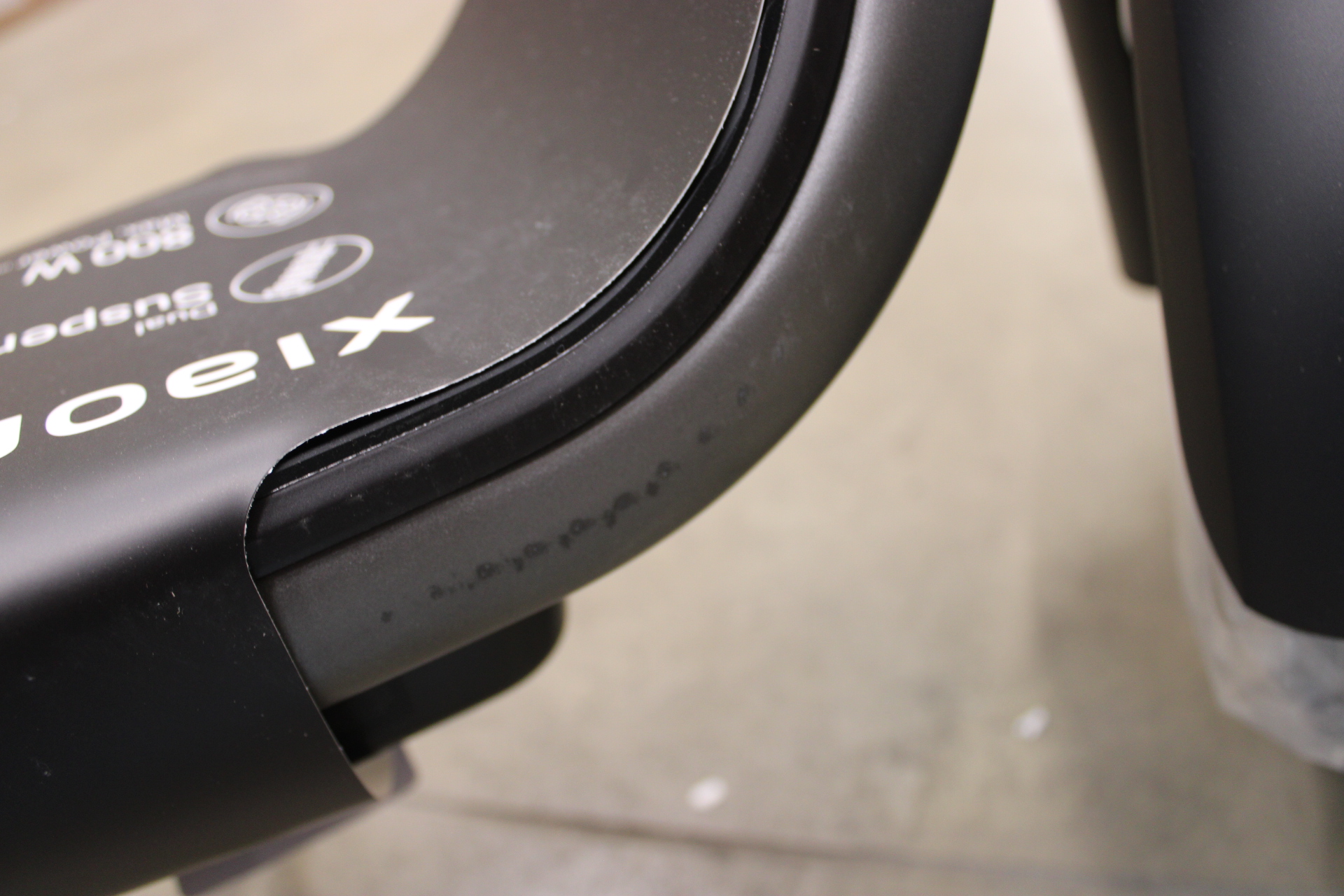 SALE OUT. Xiaomi Electric Scooter 6 GL | Xiaomi 24 month(s) | DAMAGED PACKAGING AND PAINT (FRONT - LEFT AND RIGHT SIDE) - Image 5