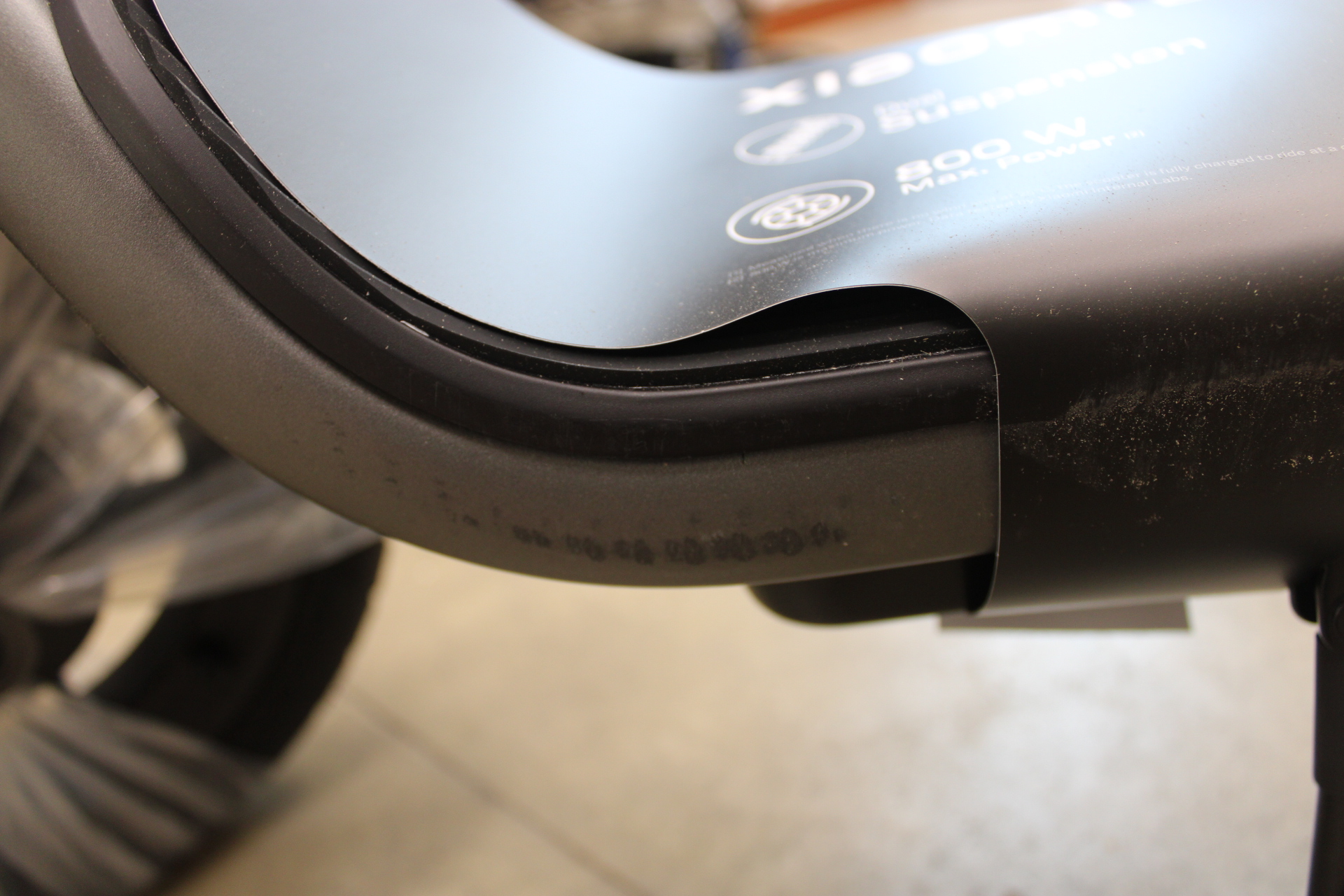 SALE OUT. Xiaomi Electric Scooter 6 GL | Xiaomi 24 month(s) | DAMAGED PACKAGING AND PAINT (FRONT - LEFT AND RIGHT SIDE) - Image 6