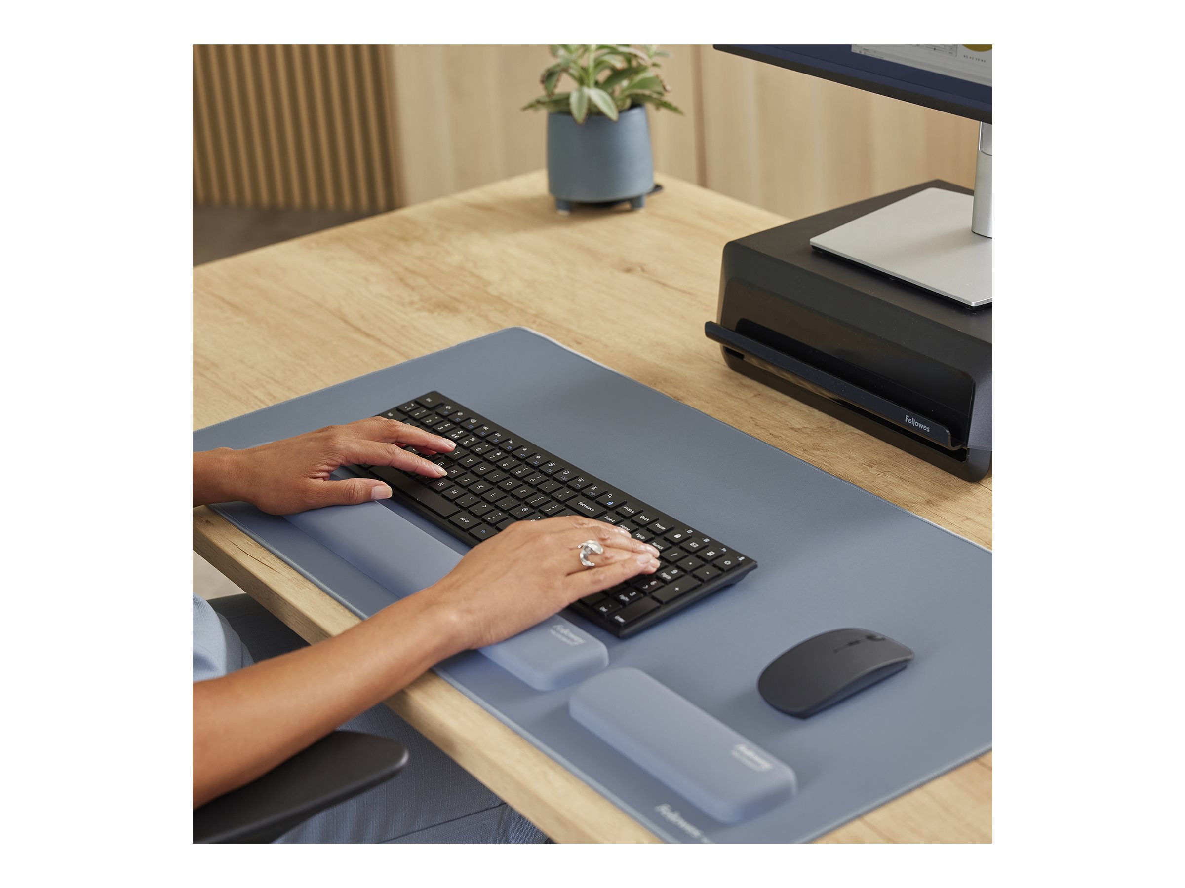 Fellowes | Breyta Palm Wrist Rest | Marine - Image 11