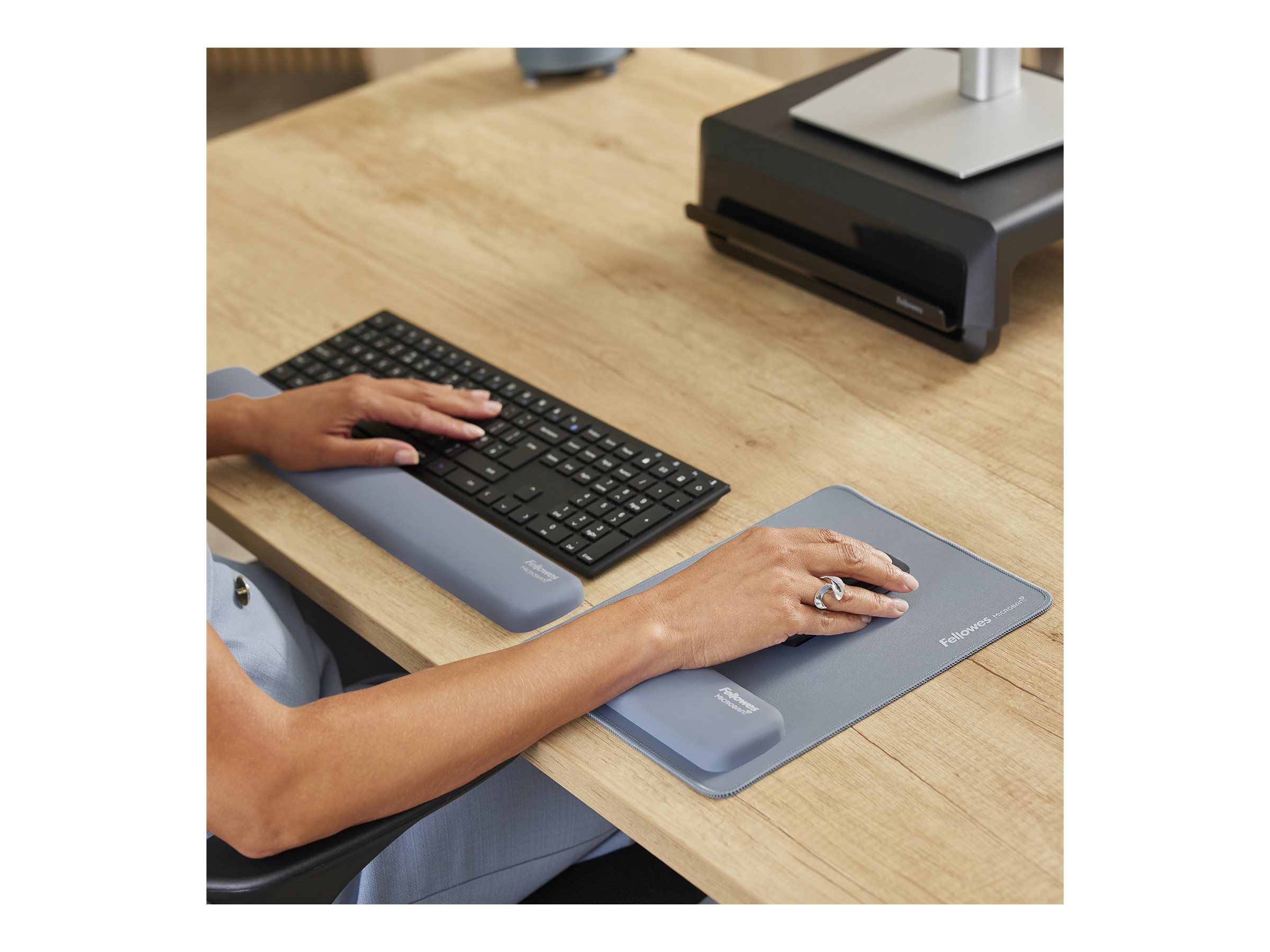 Fellowes | Breyta Palm Wrist Rest | Marine - Image 12