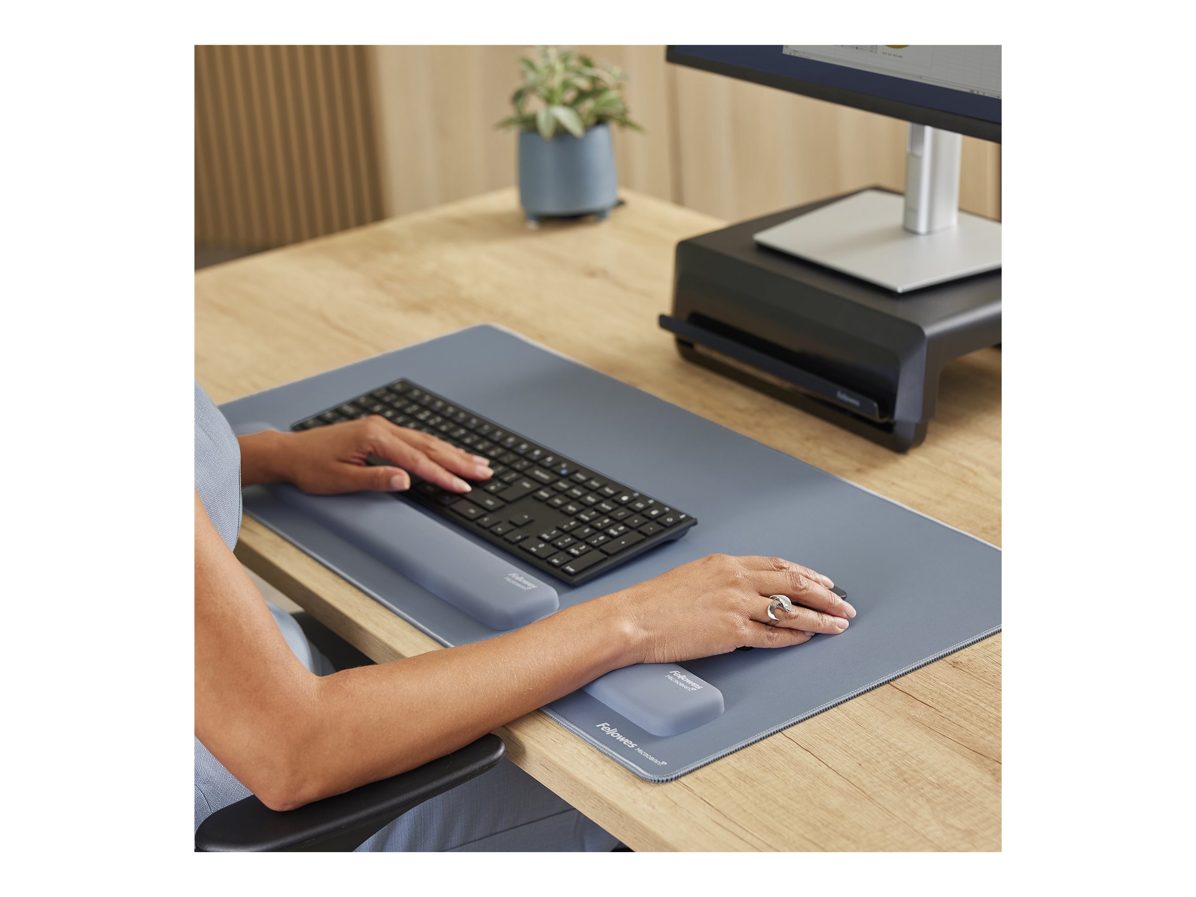 Fellowes | Breyta Palm Wrist Rest | Marine - Image 13