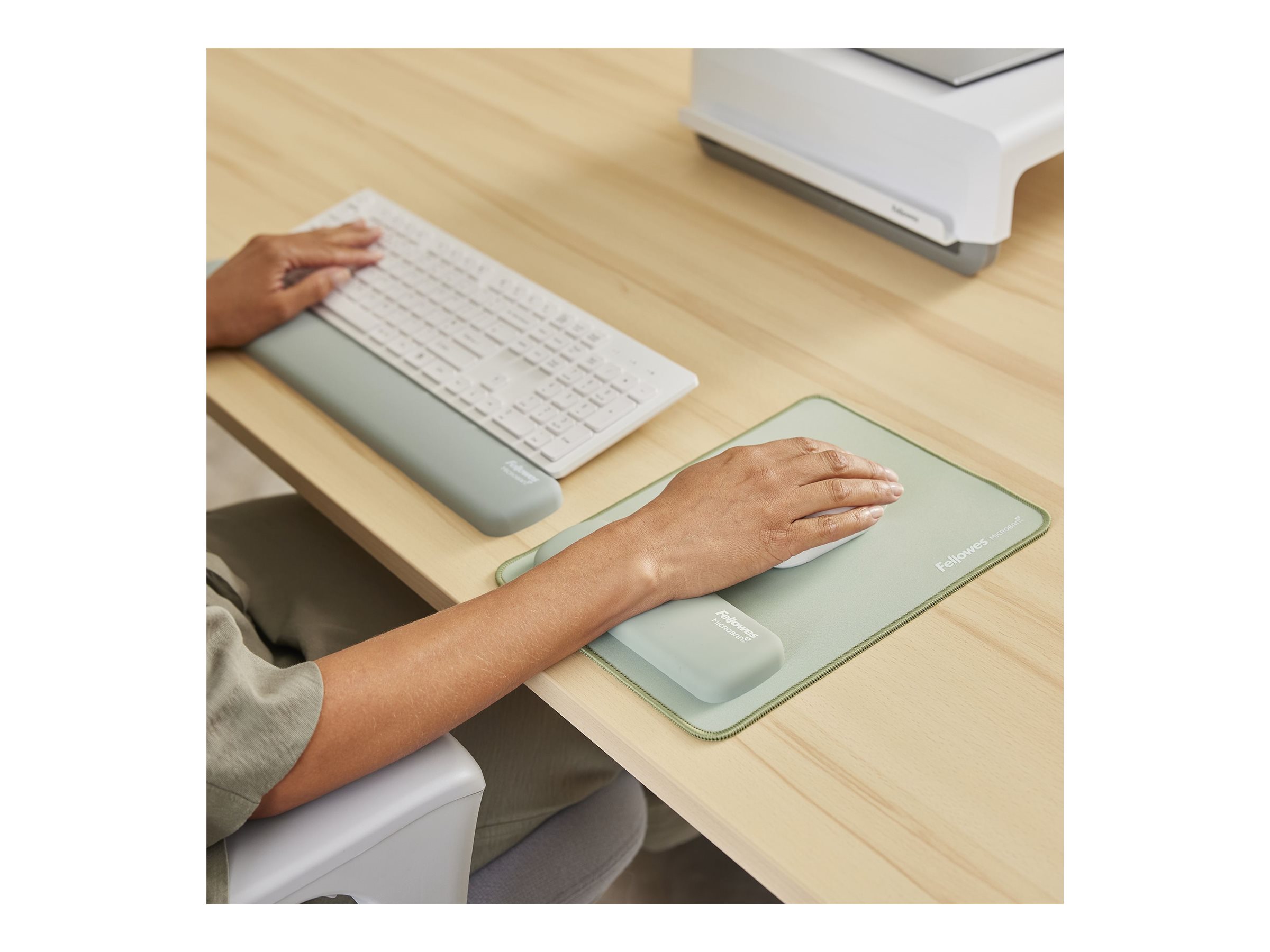 Fellowes | Breyta Palm Wrist Rest | Sage - Image 10