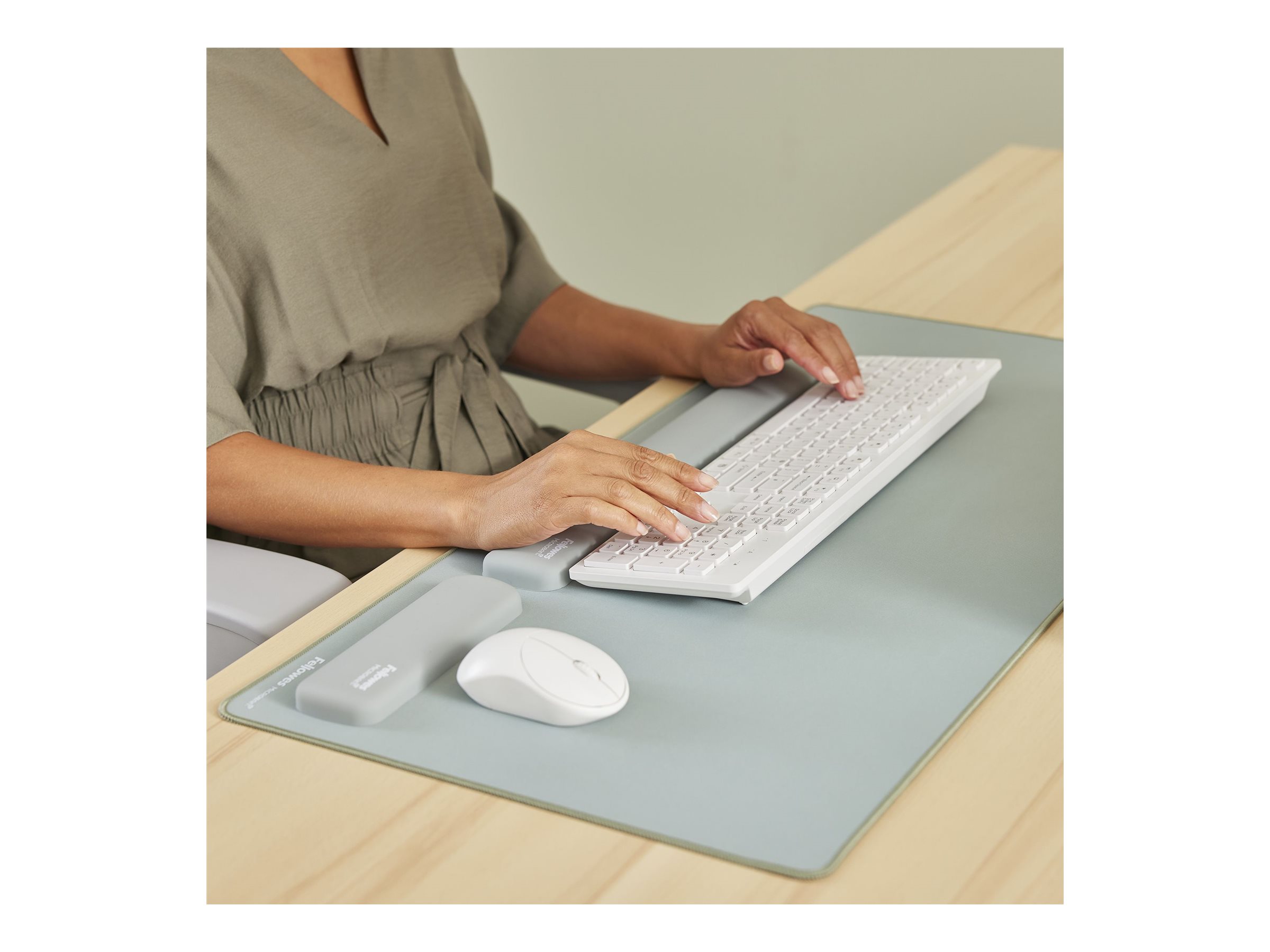 Fellowes | Breyta Palm Wrist Rest | Sage - Image 11