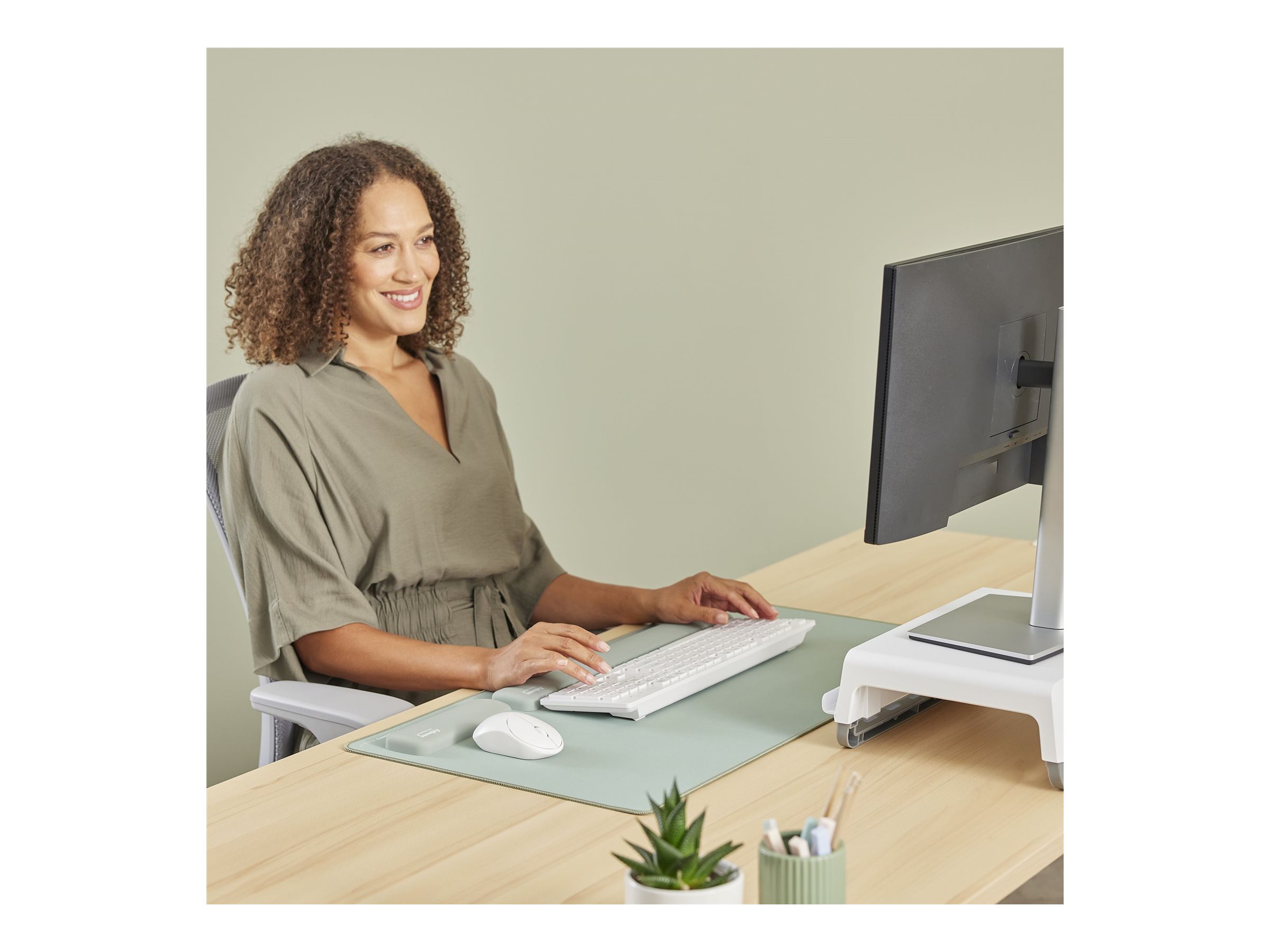 Fellowes | Breyta Palm Wrist Rest | Sage - Image 12