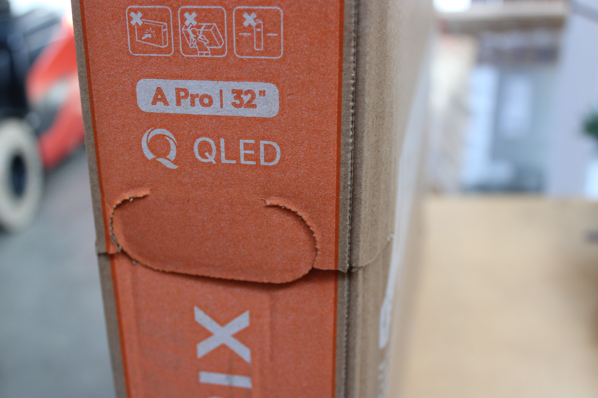 SALE OUT. | Xiaomi QLED TV A Pro 2026 | 32" | Smart TV | Google TV | HD | Dark Gray | DAMAGED PACKAGING, CRACKED BODY (BACKSIDE, BOTTOM) - Image 4