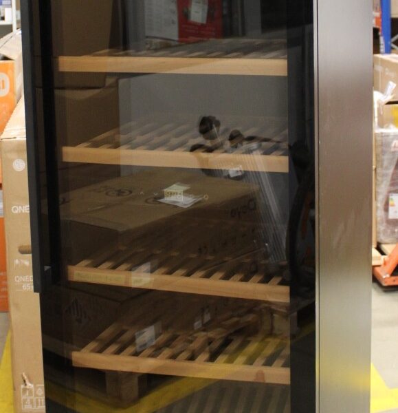 SALE OUT. Caso WineExclusive 180 Smart Wine Cooler, Free standing, Height 190 cm, Up to 180 bottles, Compressor technology, Black | SALE OUT. | Caso Smart Wine Cooler | WineExclusive 180 | Energy efficiency class G | Showcase | Free standing | Bottles capacity 180 bottles | Cooling type Compressor technology | Black | NOT ORIGINAL PACKAGING, DIRTY, SCRATCHED, DAMAGED PAINT AND SHELF
