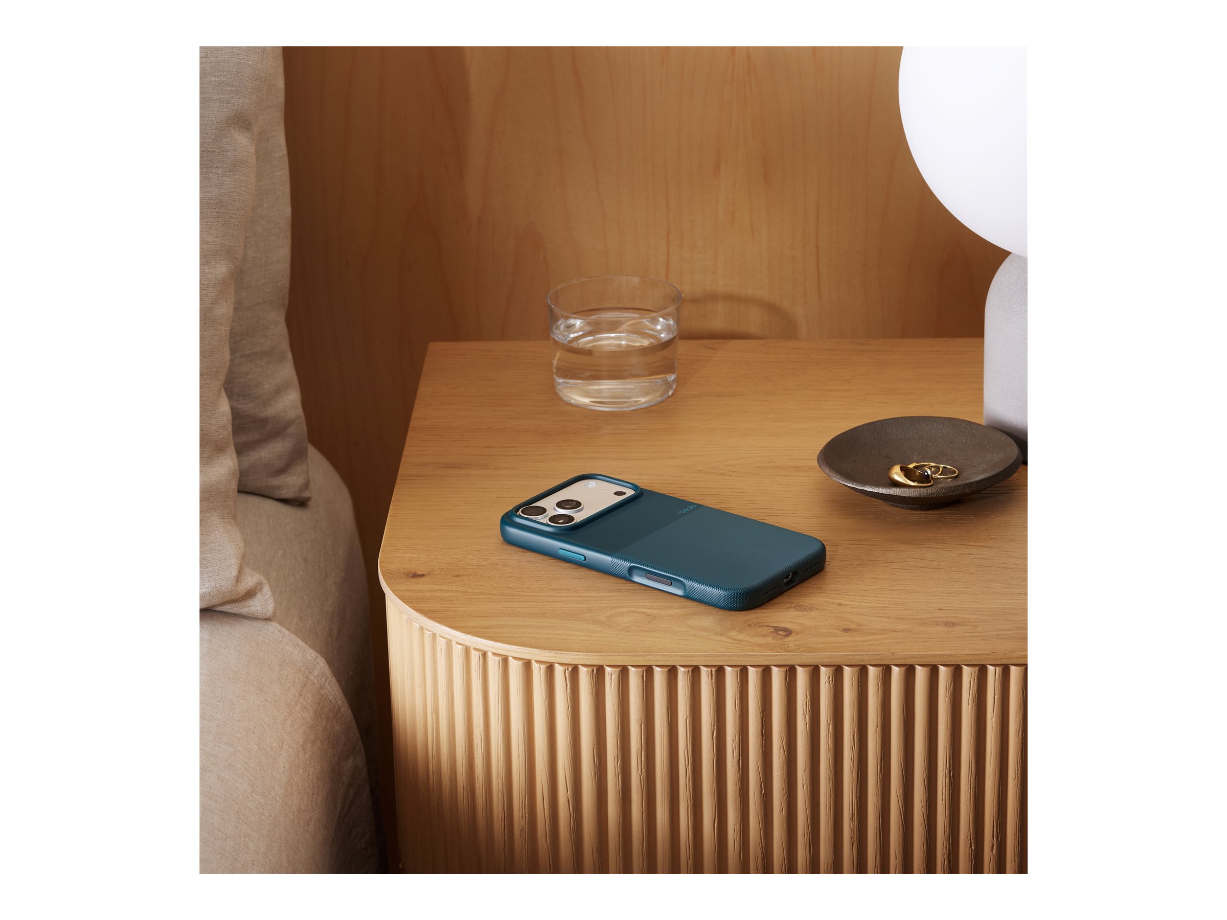 Apple iPhone 17 Pro Max Rugged Case with MagSafe and Camera Control – Rocky Blue | Apple - Image 3
