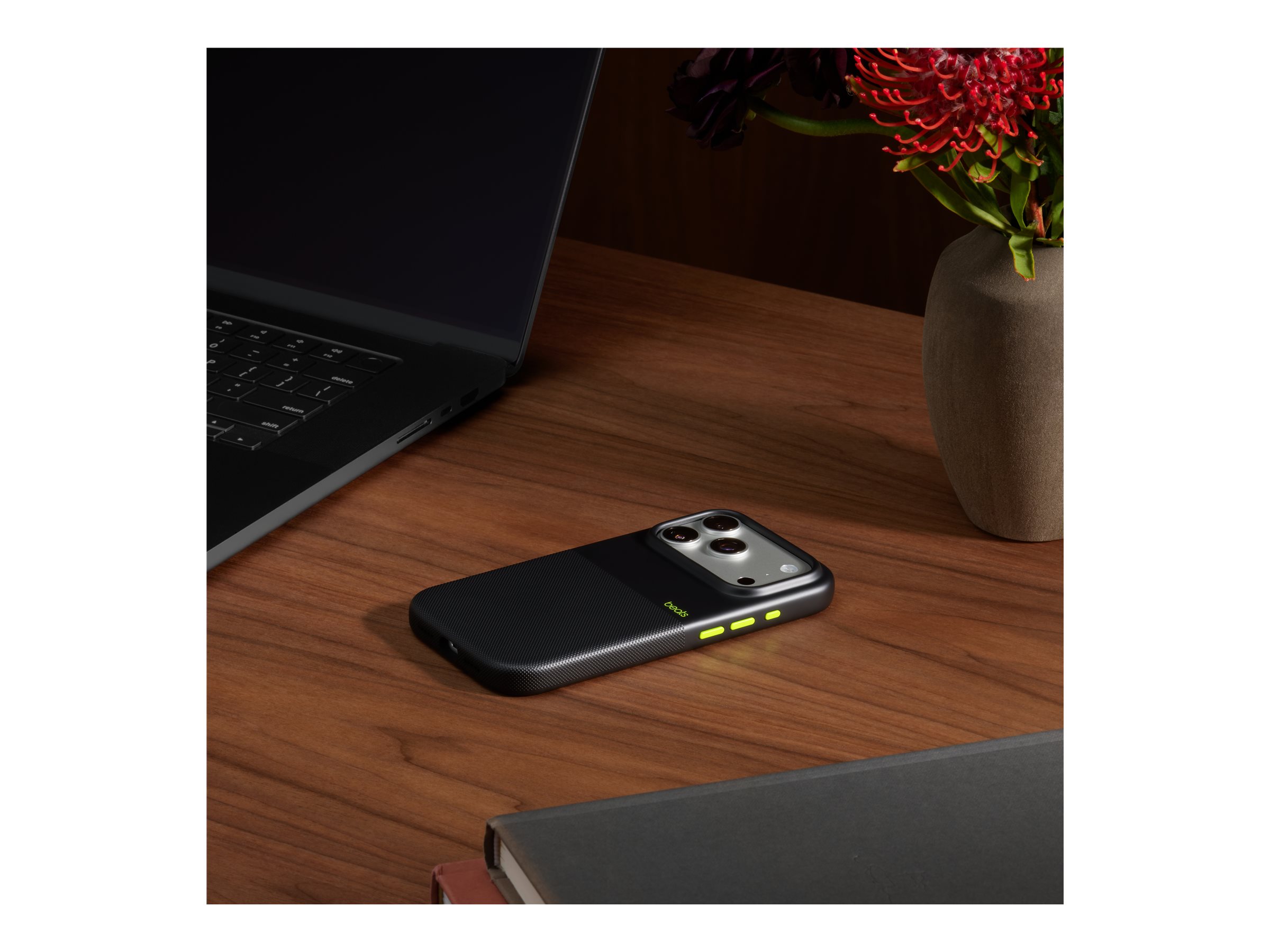 Apple iPhone 17 Pro Rugged Case with MagSafe and Camera Control – Everest Black | Apple - Image 3