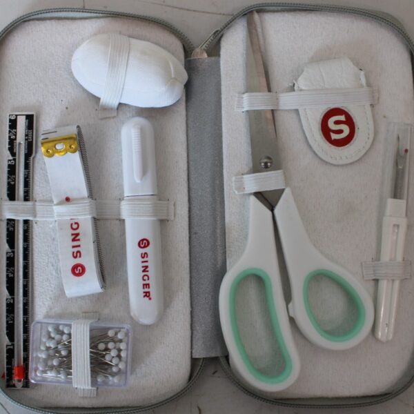 SALE OUT. | Singer Premium Sewing Kit | Mint | 24 month(s) | DAMAGED PACKAGING, DIRTY PARTS
