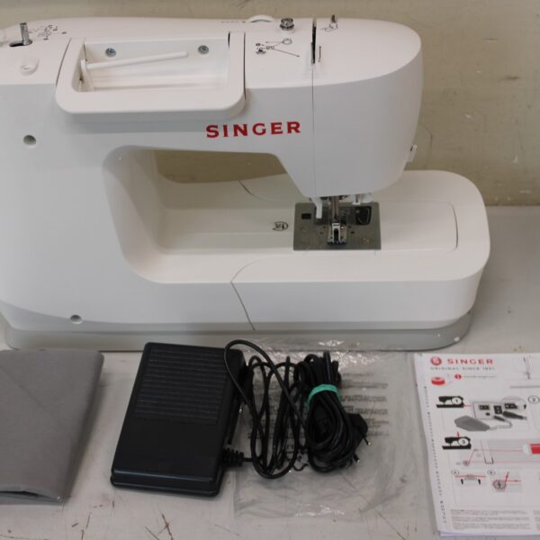 SALE OUT. Singer Sewing Machine | C7205 | Number of stitches 200 | Number of buttonholes 8 | White | REFURBISHED