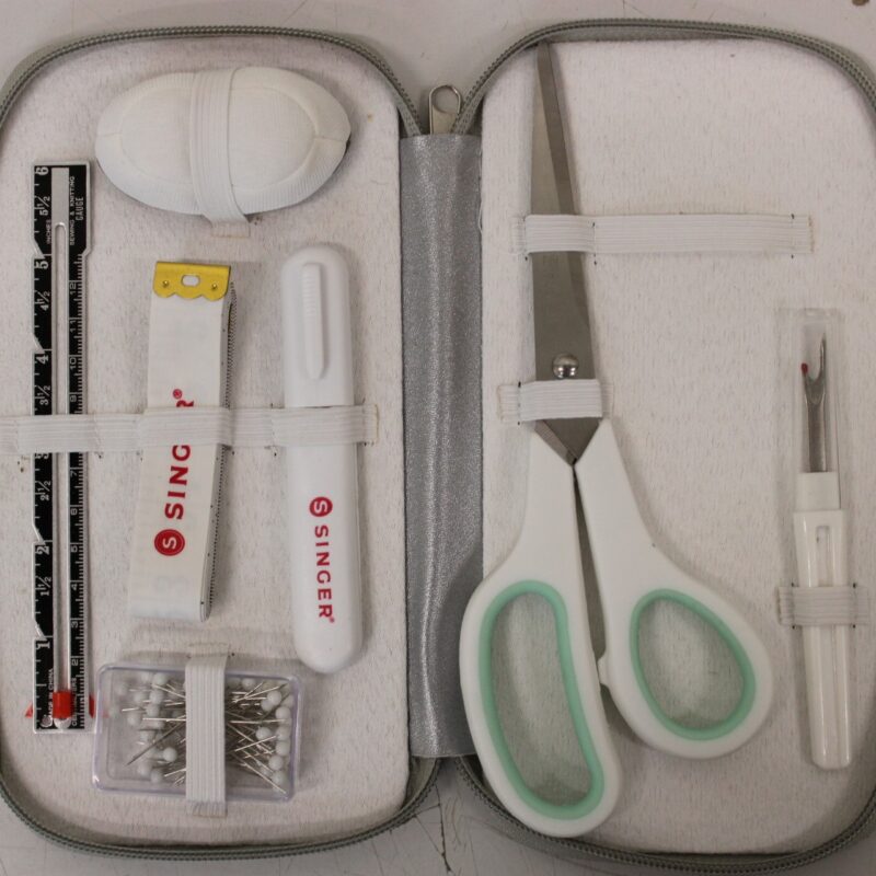 SALE OUT. | Singer Premium Sewing Kit | Mint | 24 month(s) | DAMAGED PACKAGING, MISSING PART - Image 2