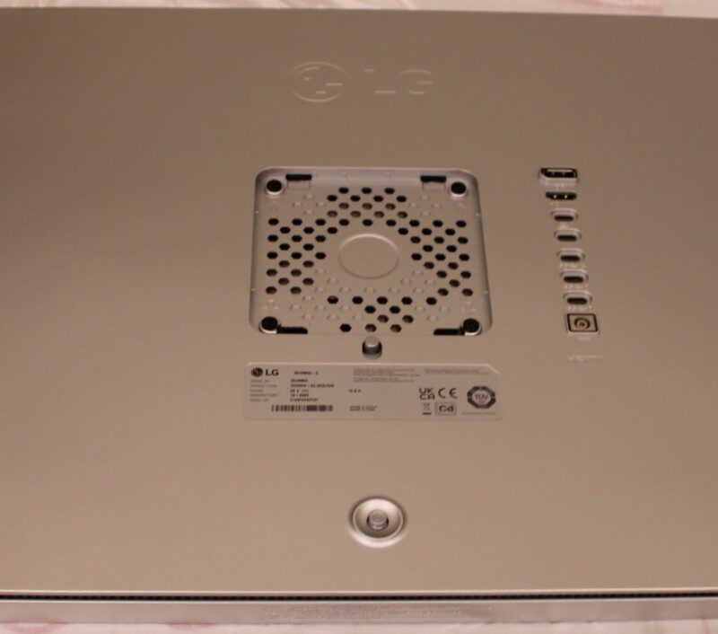 SALE OUT. LG 32U990A-S 32“ IPS/16:9/1ms/450cd/m²/6144x3456/HDMI, Headphone Out, USB-C | SALE OUT. | LG 32U990A-S | 32 " | IPS Black | 16:9 | 60 Hz | 5 ms | 6144 x 3456 pixels | 450 cd/m² | HDMI ports quantity 1 | Warranty 22 month(s) | DAMAGED PACKAGING, SCRATCHED BACKSIDE, REFURBISHED - Image 3