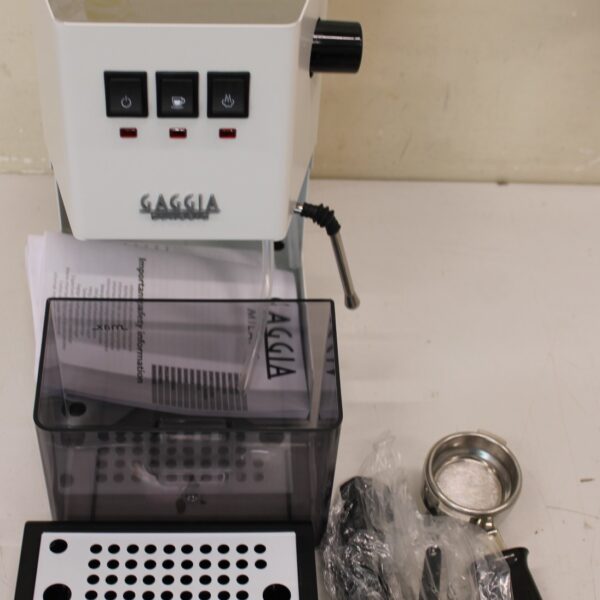 SALE OUT. Gaggia Coffee maker Classic Evo RI9481/13, White | SALE OUT. | Gaggia Coffee Maker | RI9481/13 Classic E24 | Pump pressure 15 bar | Built-in milk frother | Semi-automatic | Polar White | DAMAGED PACKAGING, UNPACKED, SCRATCHED