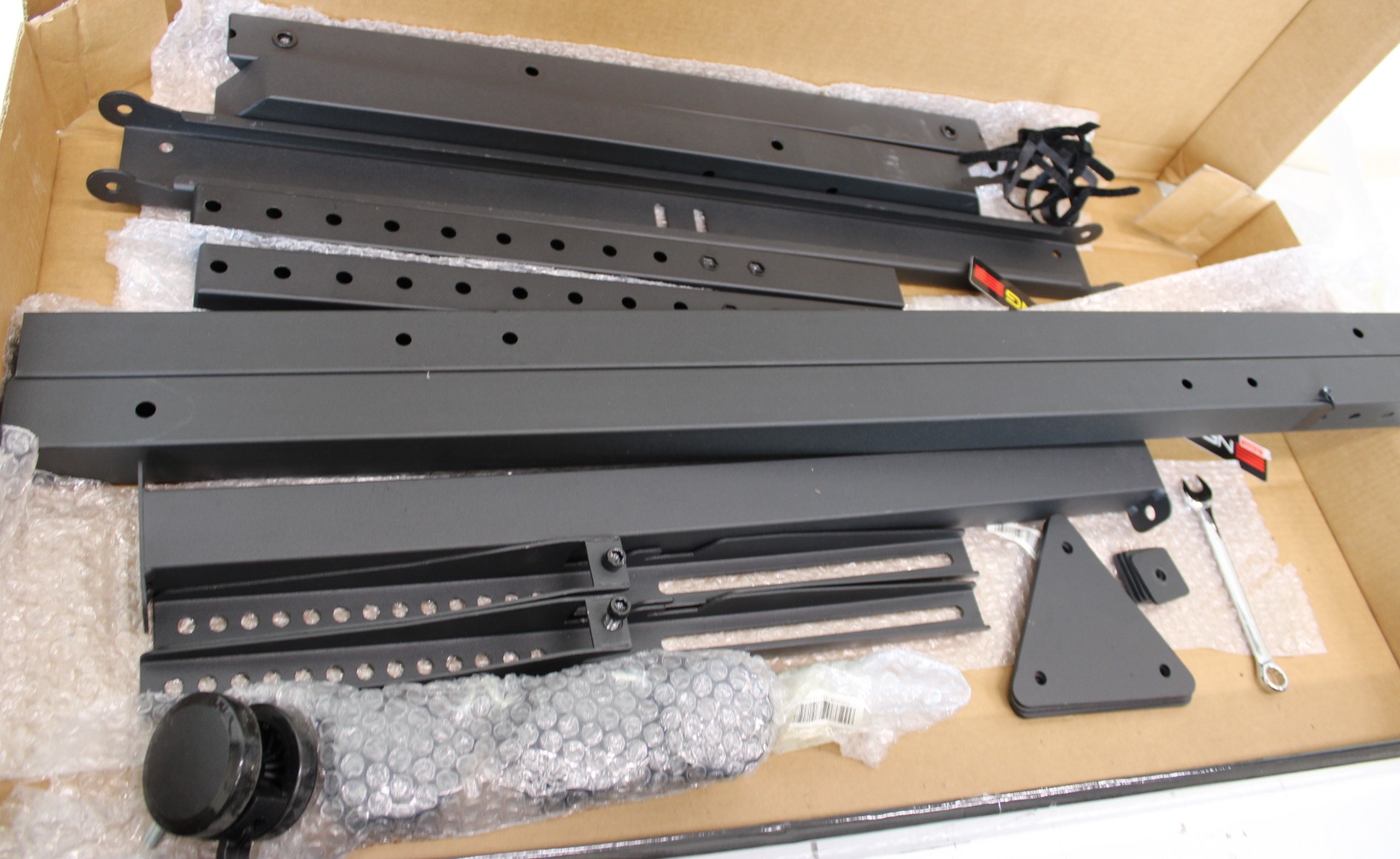SALE OUT. Next Level Racing Free Standing Single Monitor Stand | Floor stand | Mobility | 24-85 " | USED, SCRATCHED PARTS, MISSING: PLASTIC LEGS (2 PCS), 20 MM SCREWS (6 PCS), SCREWDRIVERS (2 PCS), M8 AND M6 WASHERS (4 AND 3 PCS) | 24 month(s) - Image 3